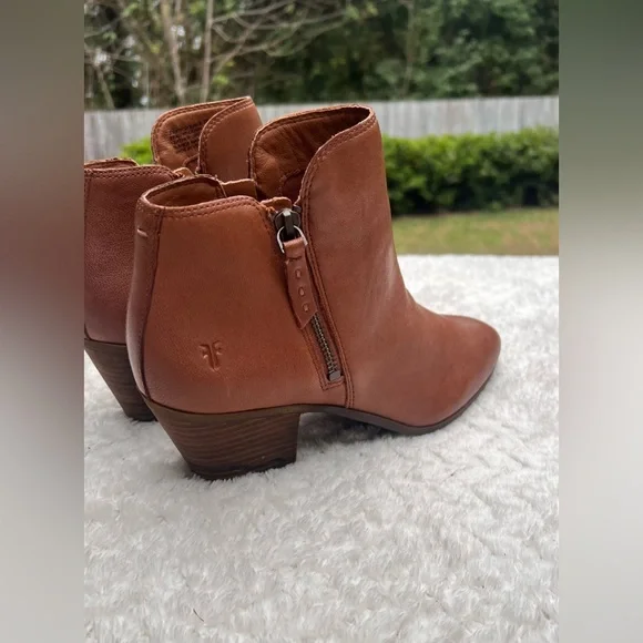 EUC FRYE Double Zip Cognac Heeled Judith Ankle Booties Leather Size 8 - Picture 4 of 11